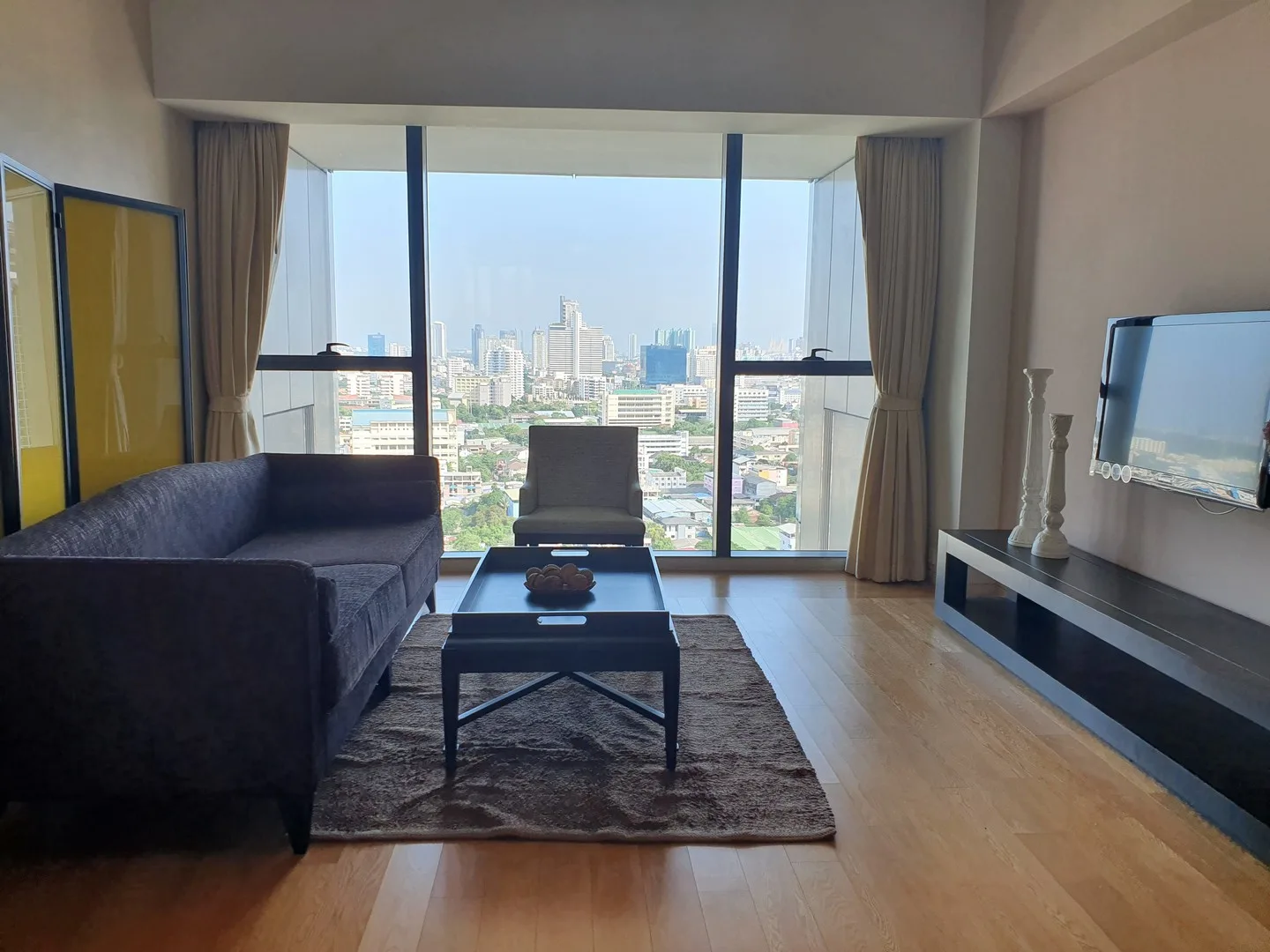 Property photos for The Met