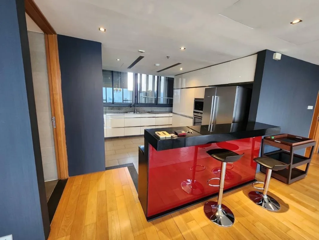 Property photos for The Met
