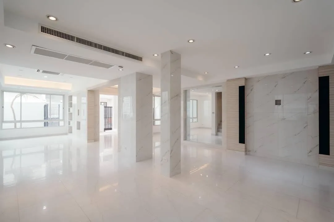 Property photos for Single House Suk 15