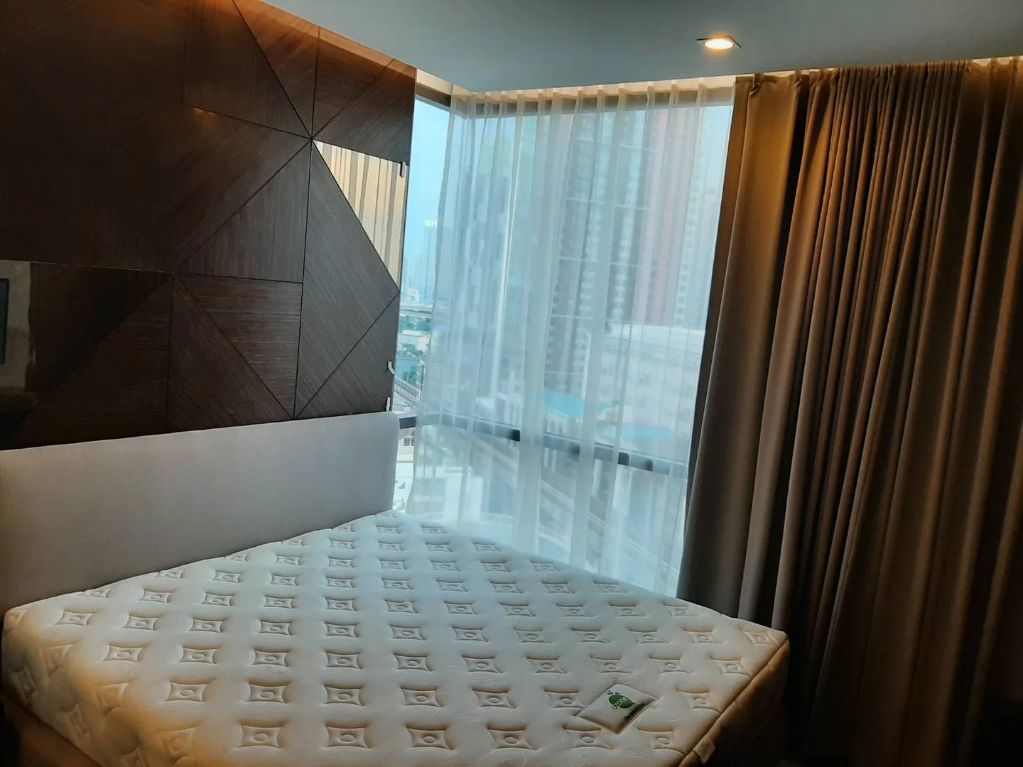 Property photos for The Room Sukhumvit 69