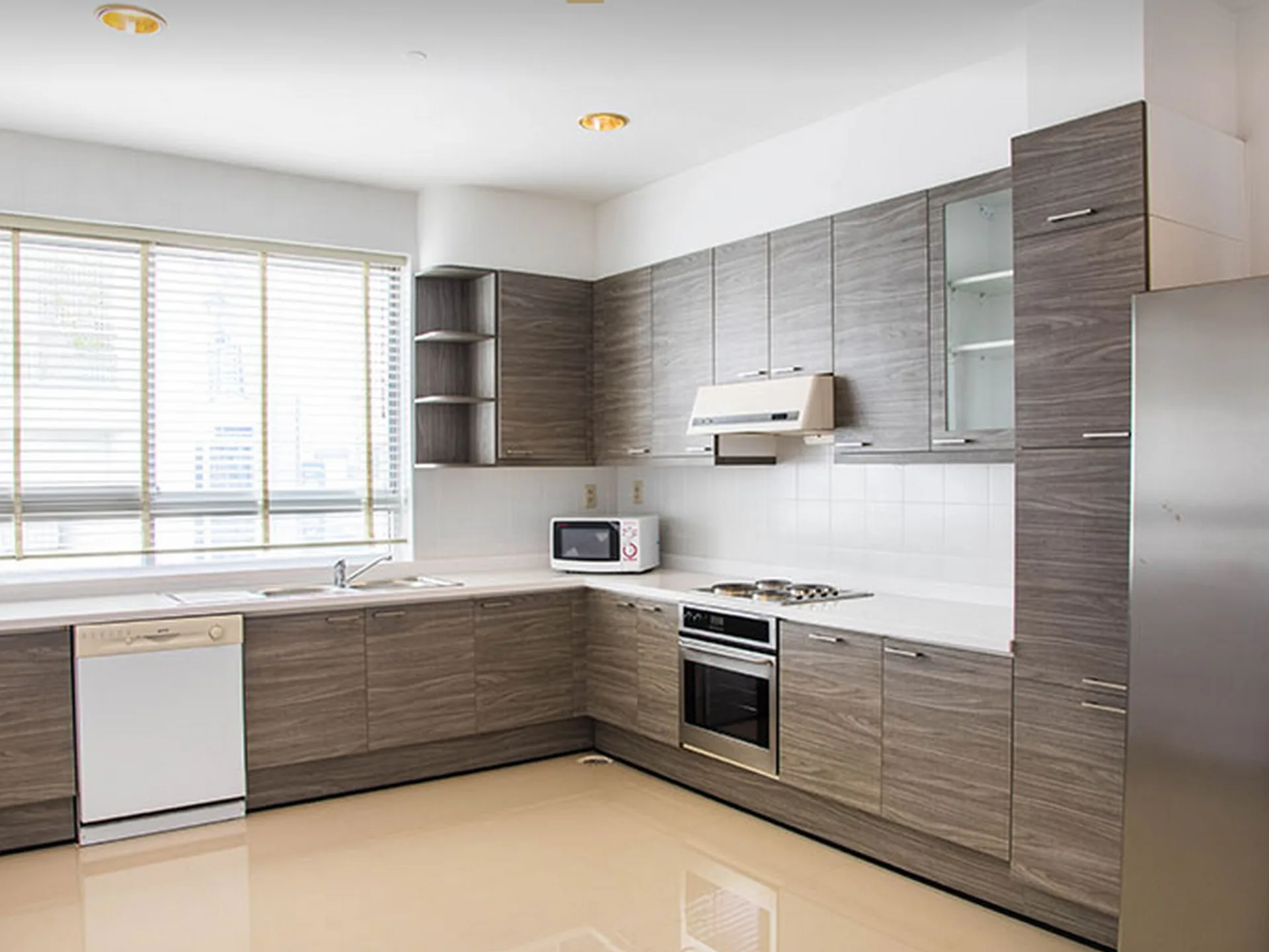 Property photos for Krungthep Thani Tower