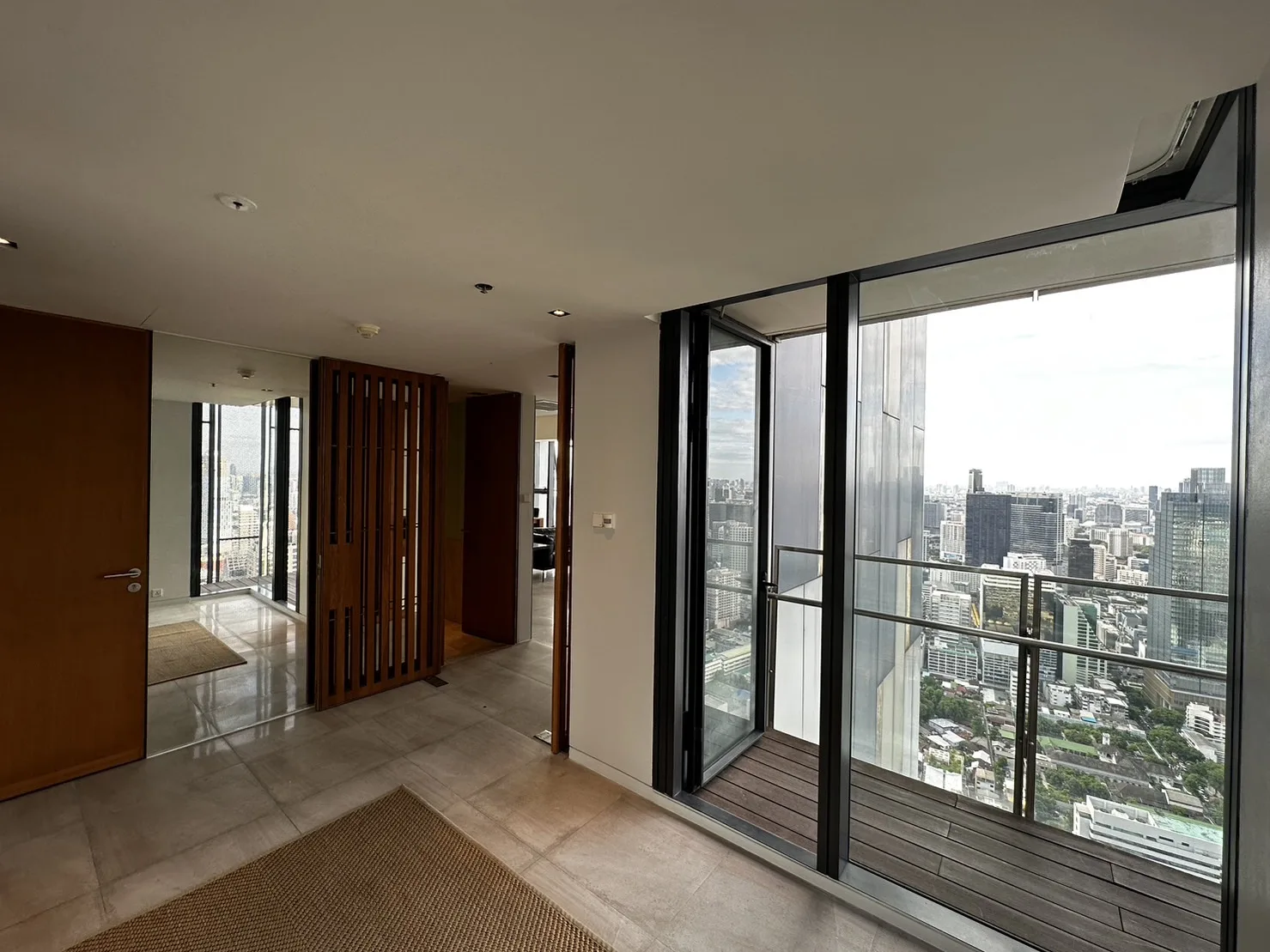 Property photos for The Met
