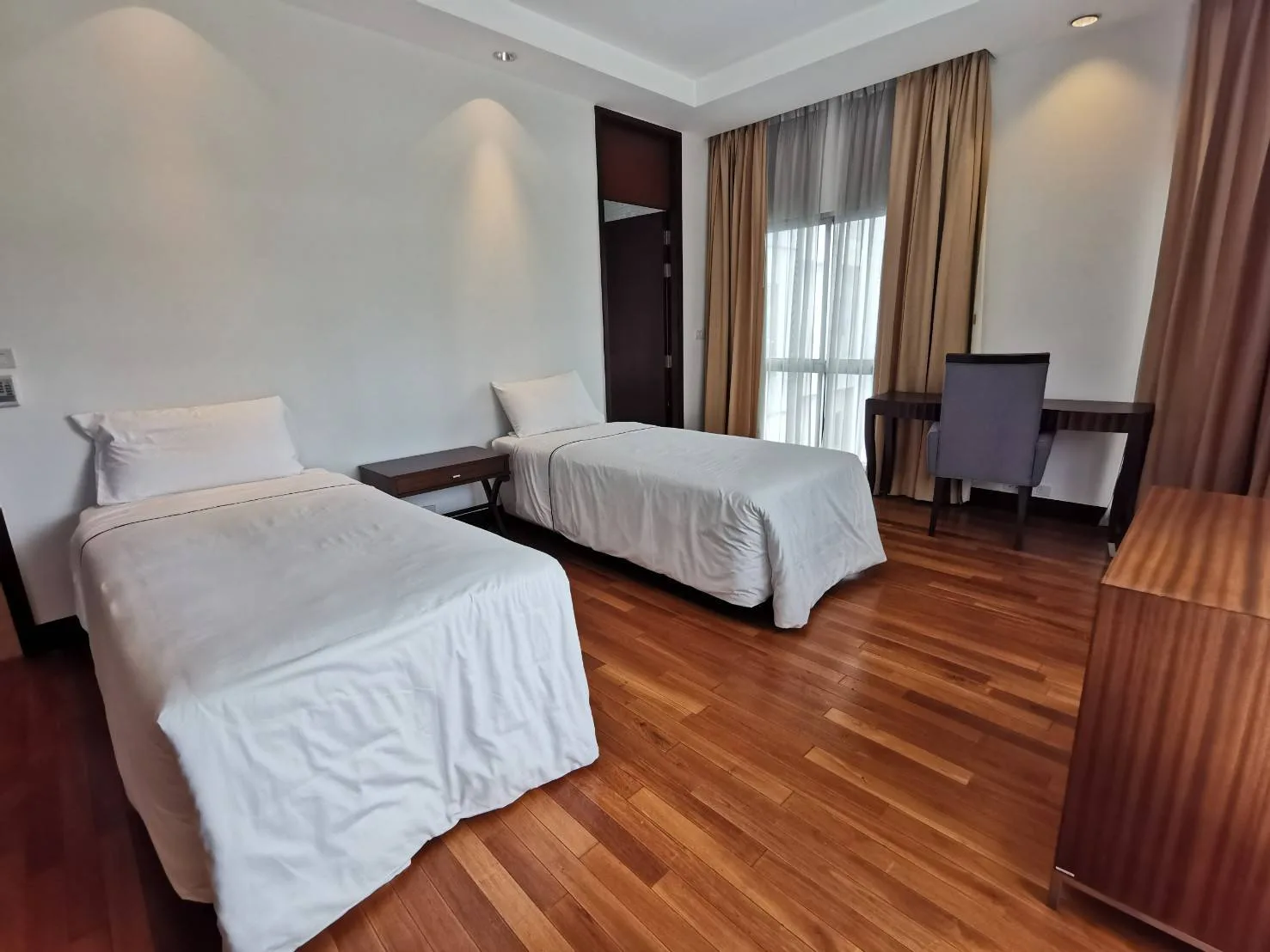 Property photos for Royal Residence Park