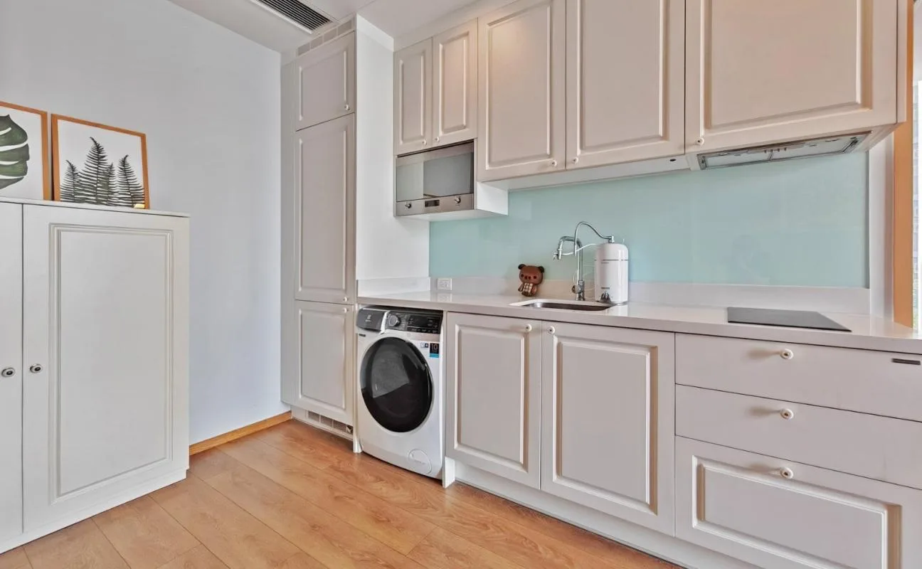 Property photos for Noble BE 33