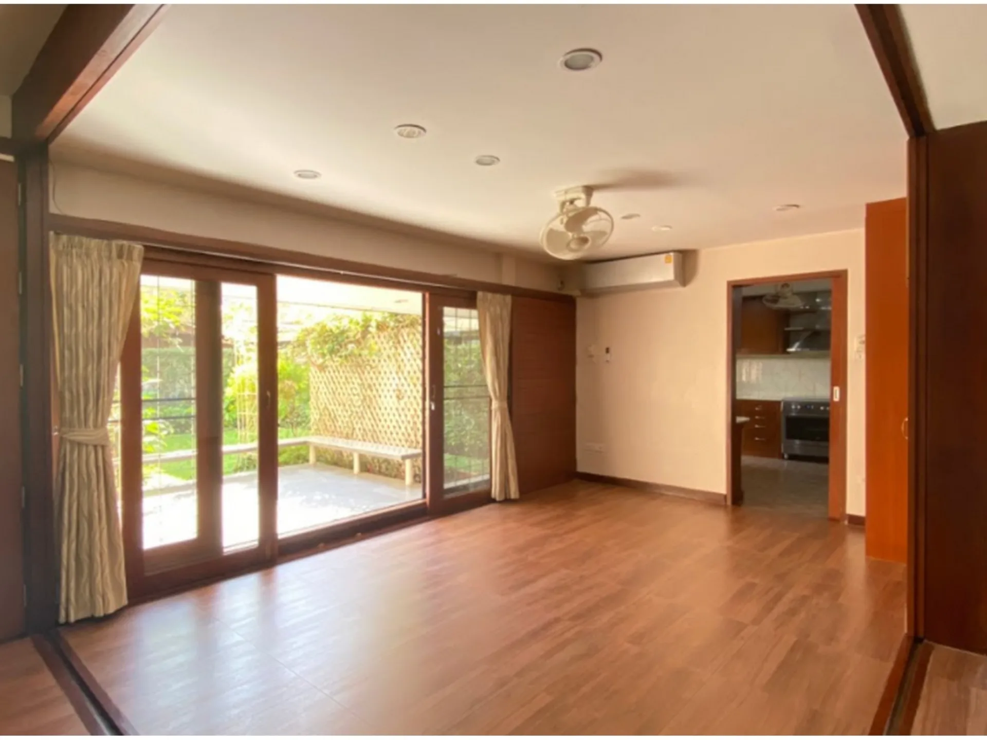 Property photos for 13 Yaek Soi Sammit