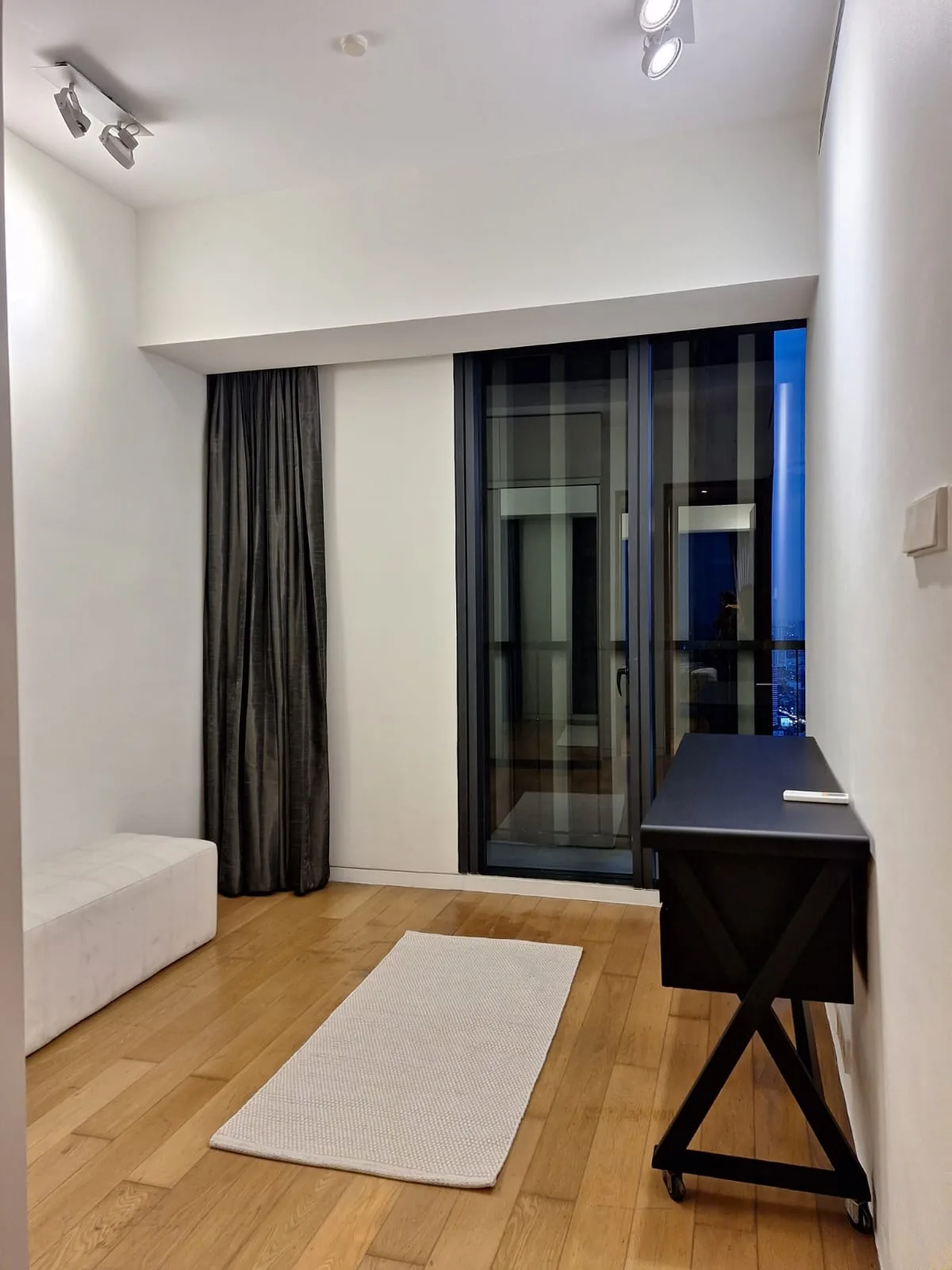 Property photos for The Met