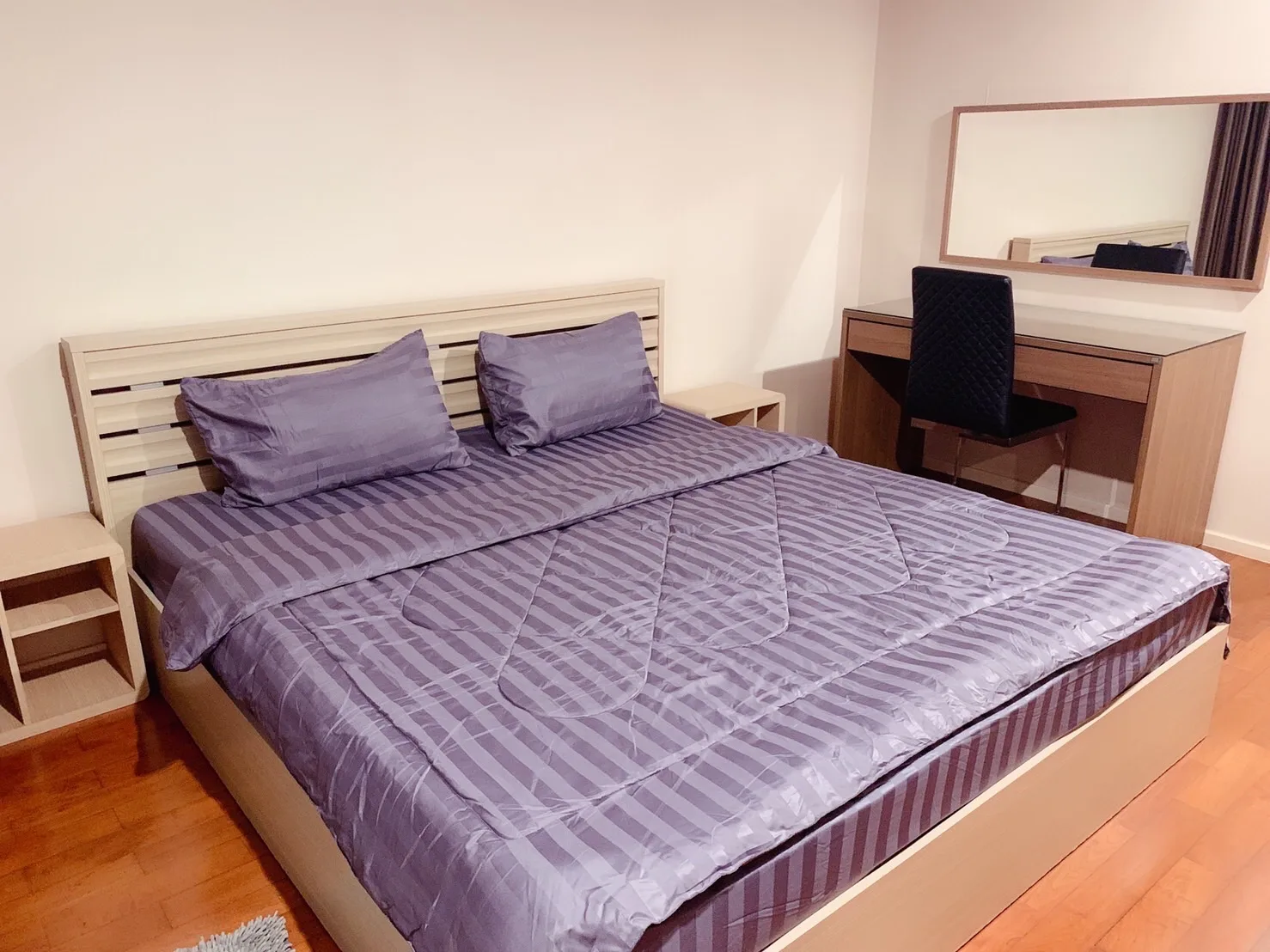 Property photos for Siri On 8