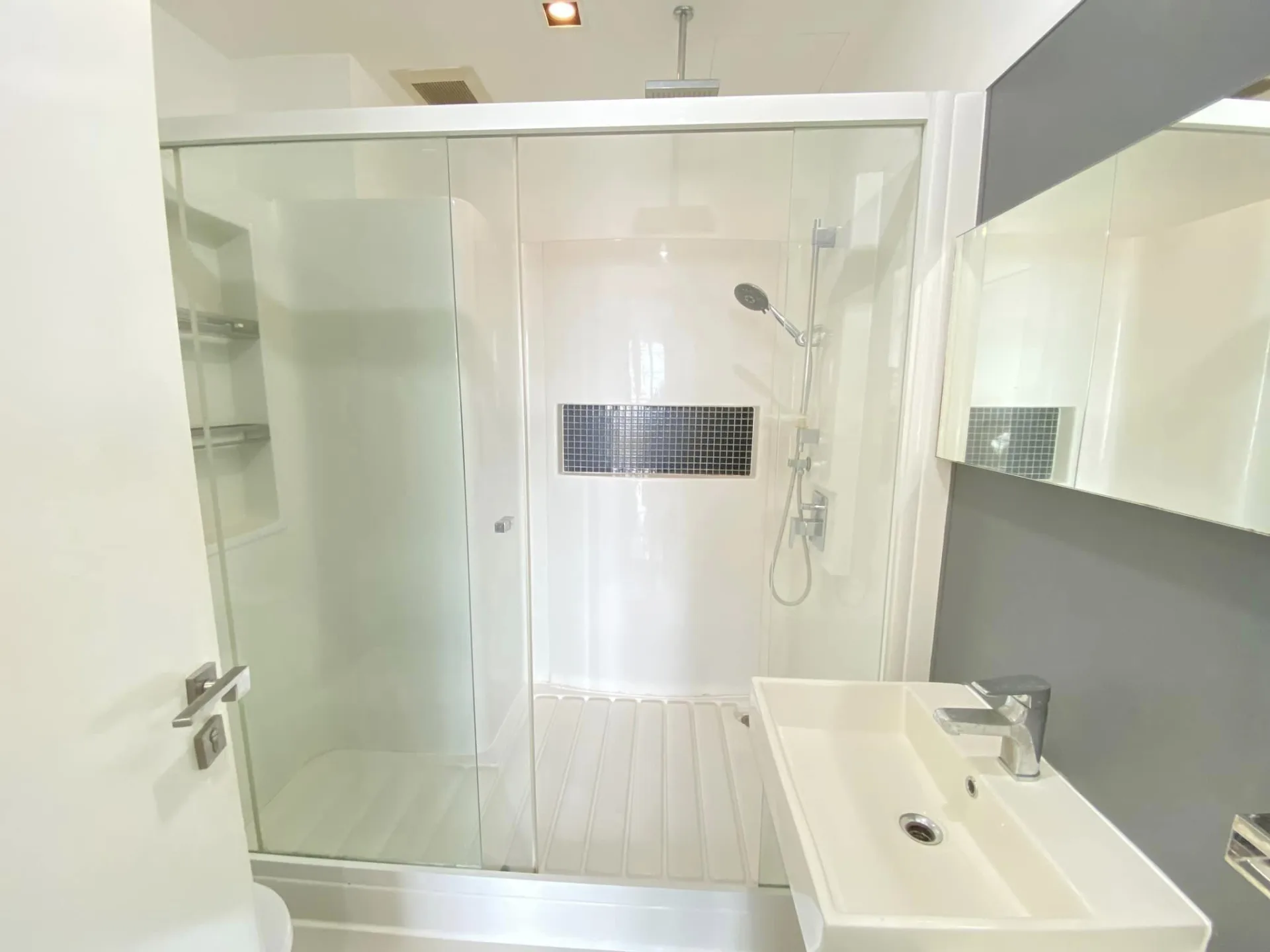 Property photos for The Room Sukhumvit 62
