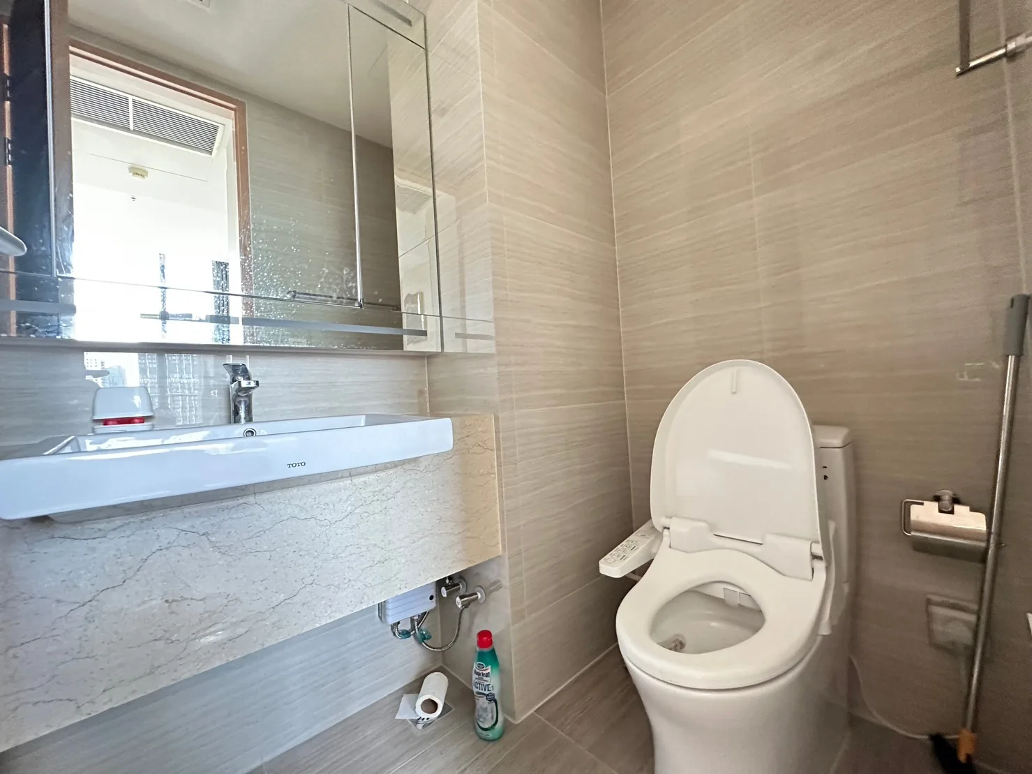 Property photos for Noble BE 33