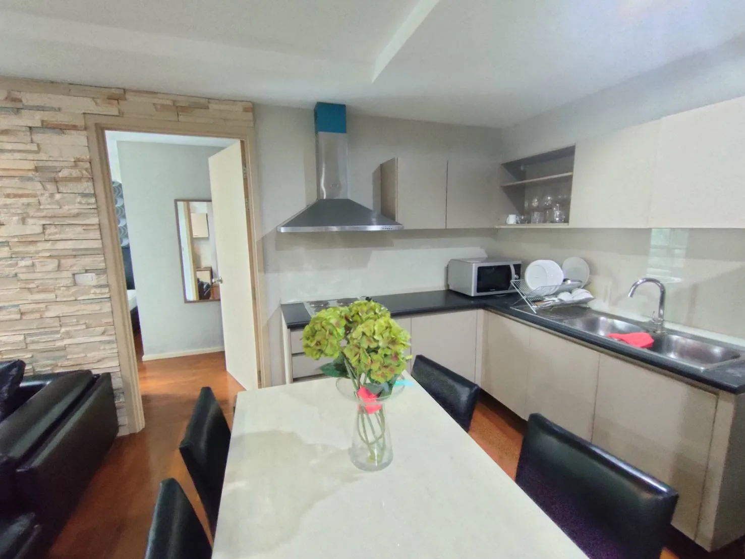 Property photos for Siri On 8
