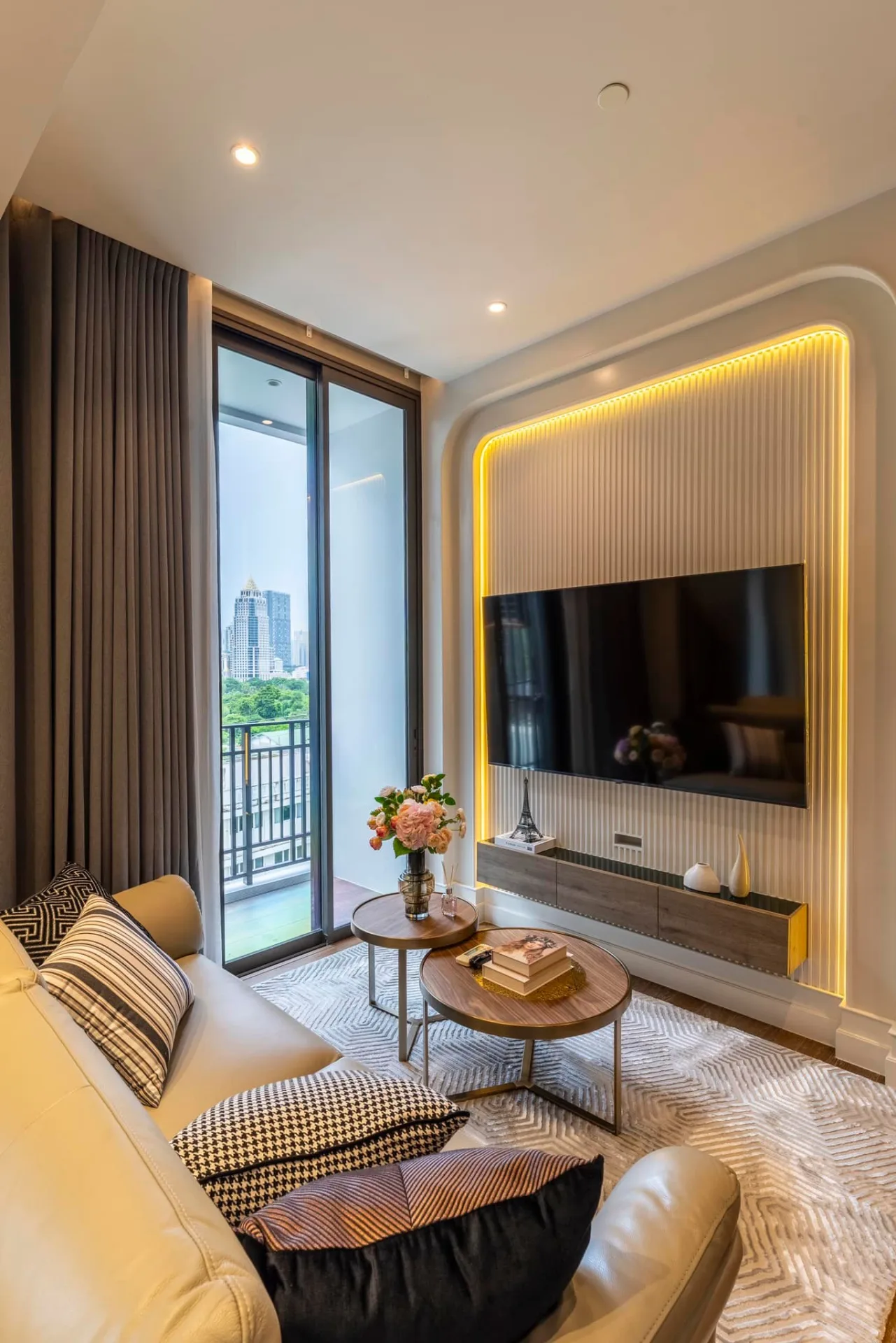 Property photos for Muniq Langsuan