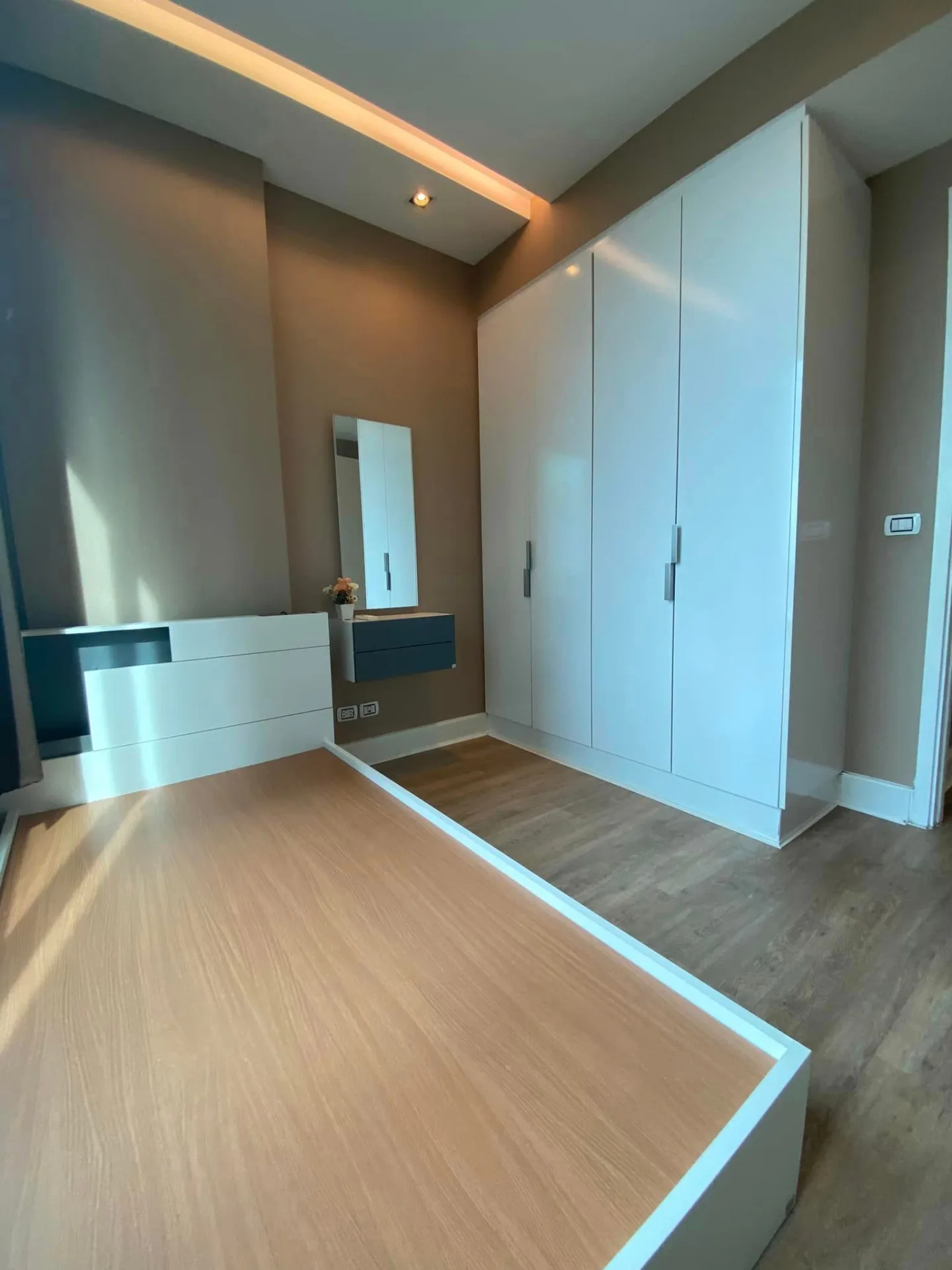 Property photos for Equinox
