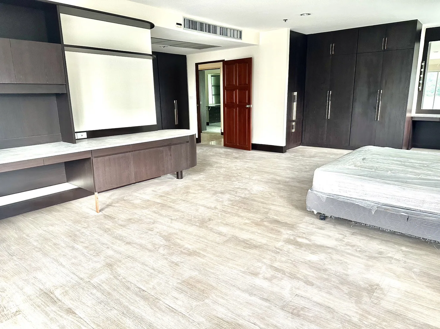 Property photos for 33 Tower