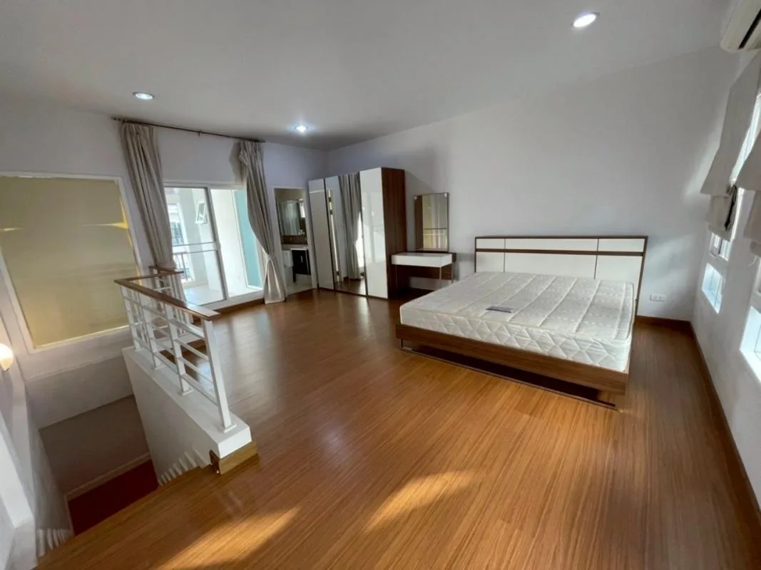 Property photos for Baan Klang Krung Sathon - Charoenrat