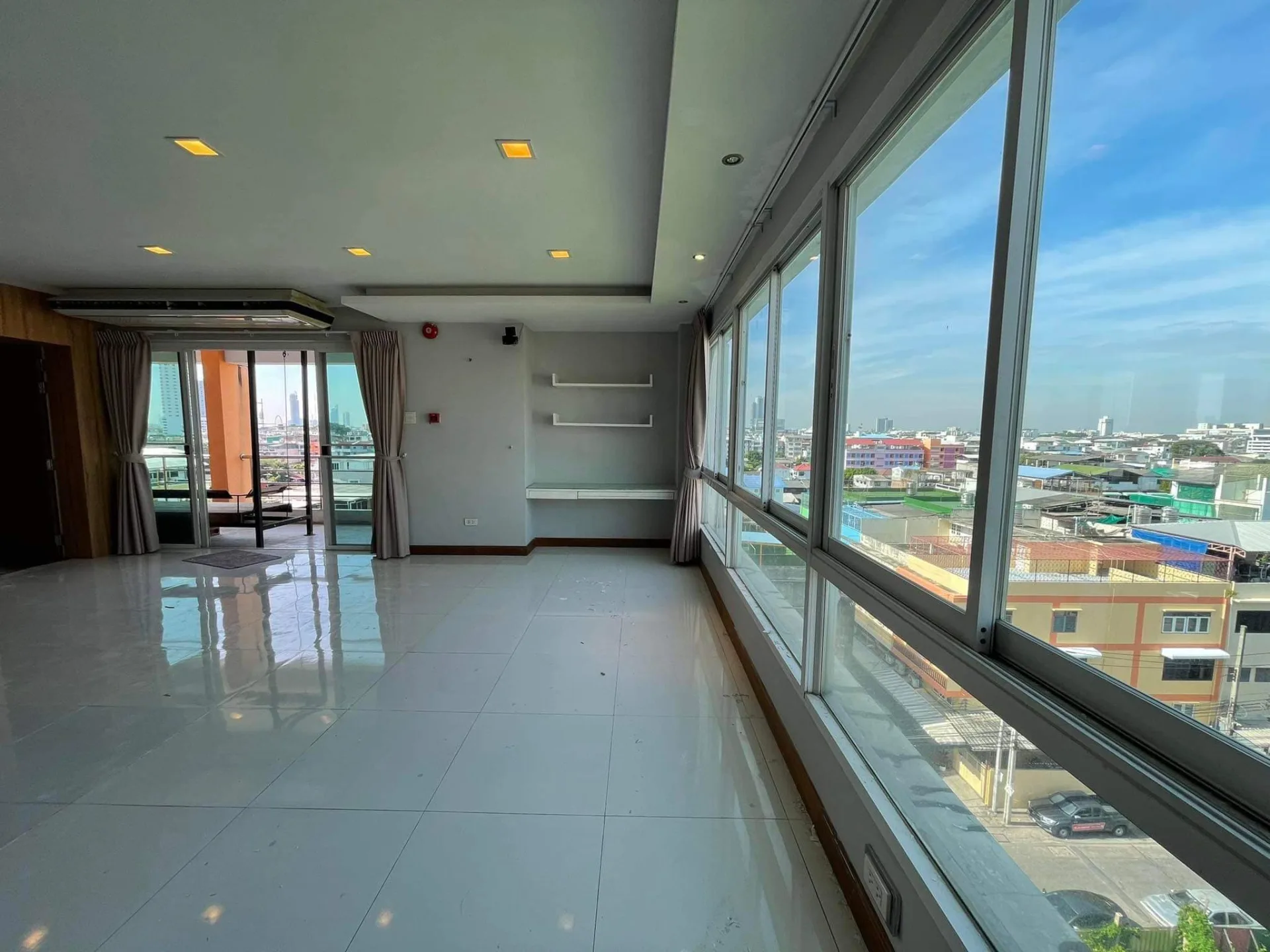 Property photos for Sompob House