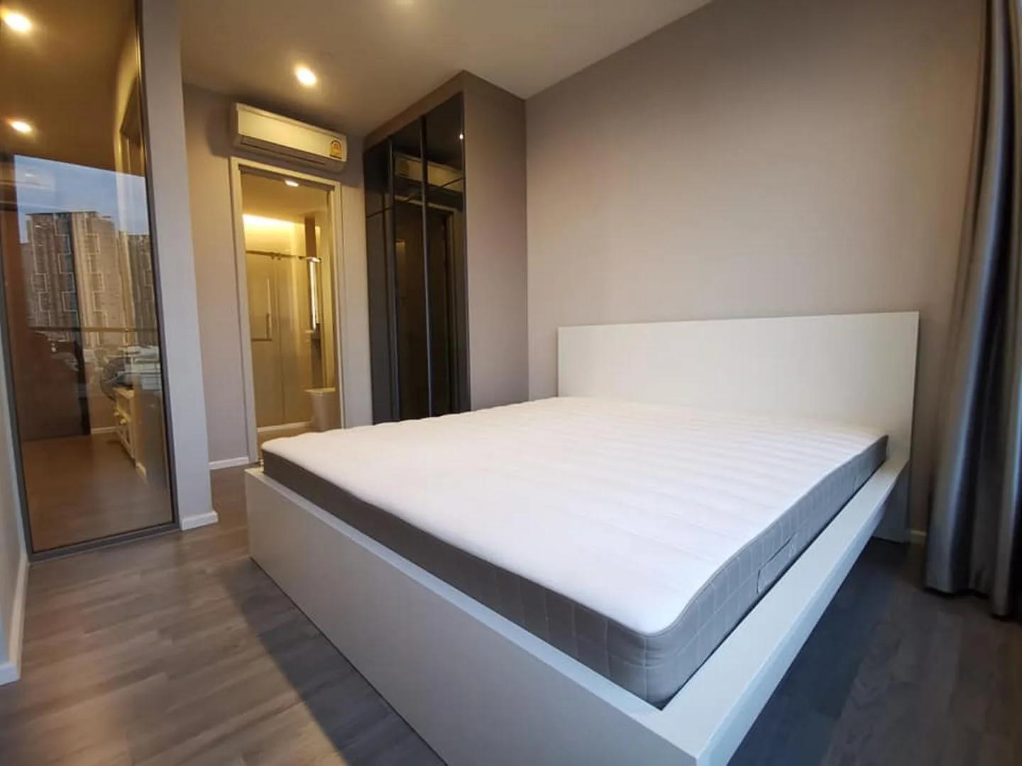 Property photos for The Room Sathorn - St.Louis