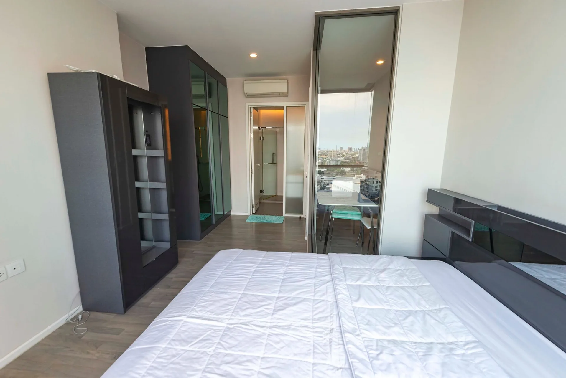 Property photos for The Room Sukhumvit 69