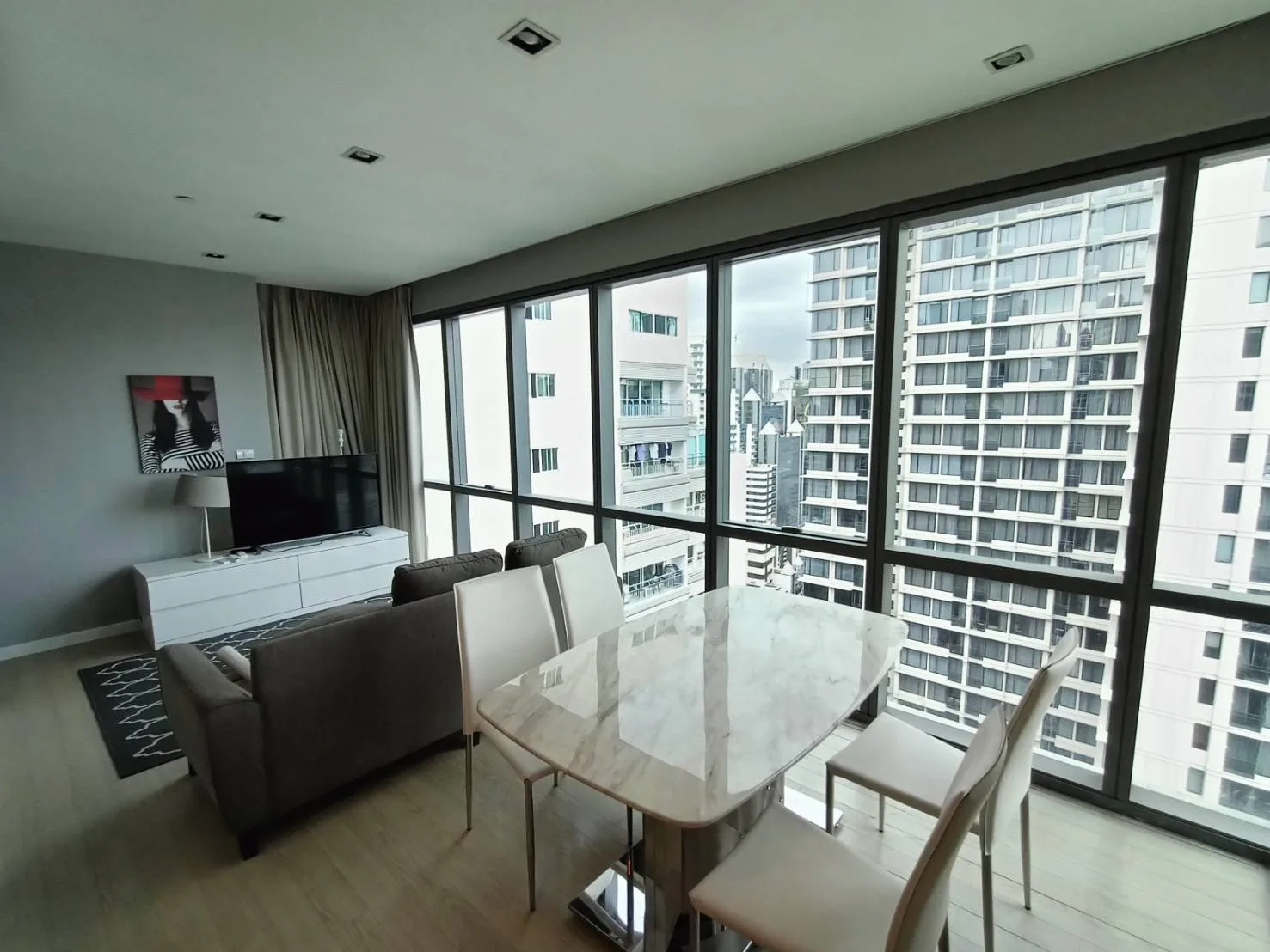 Property photos for The Room Sukhumvit 21