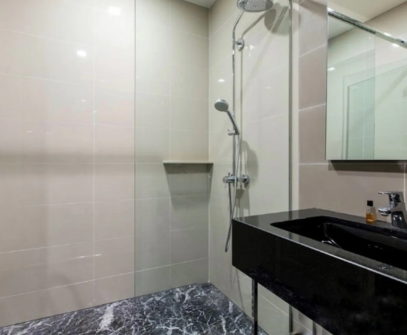Property photos for Edge Sukhumvit 23
