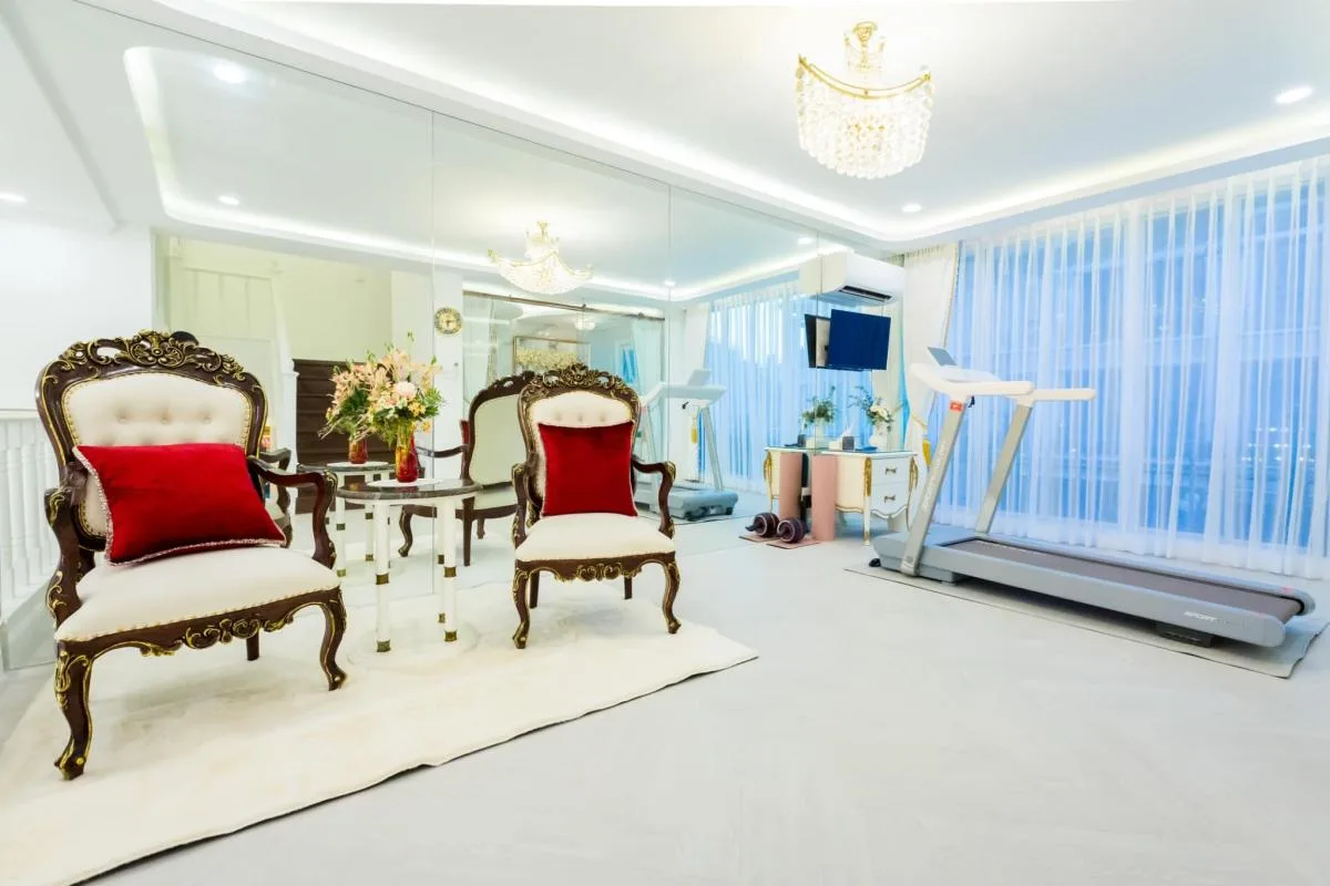 Property photos for The Luna Sabaispace