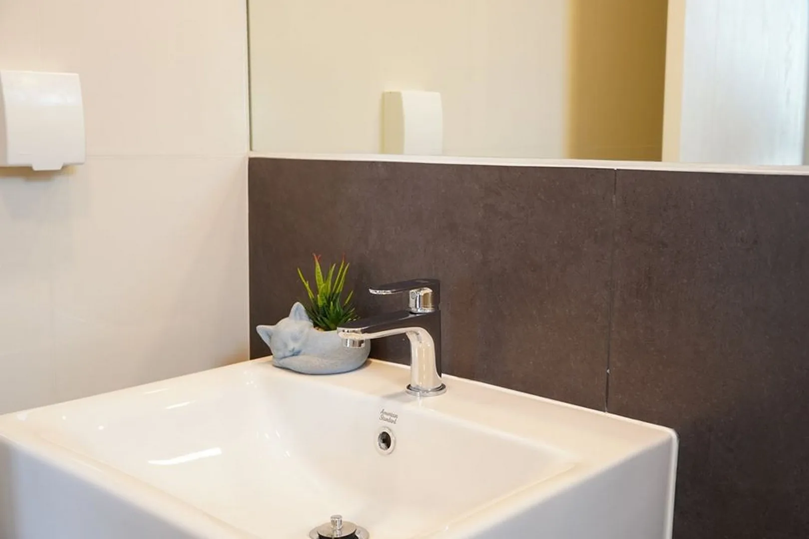 Property photos for Chambers On - nut Station