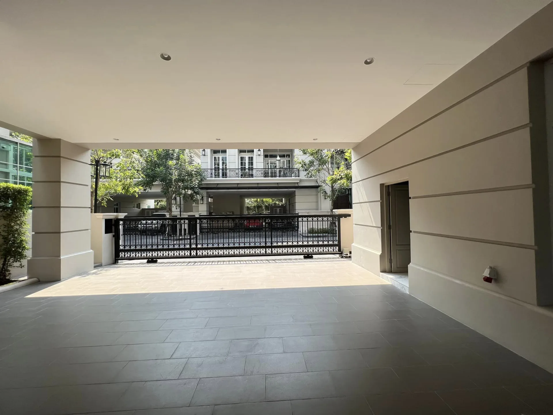 Property photos for Welton University, Rama 3