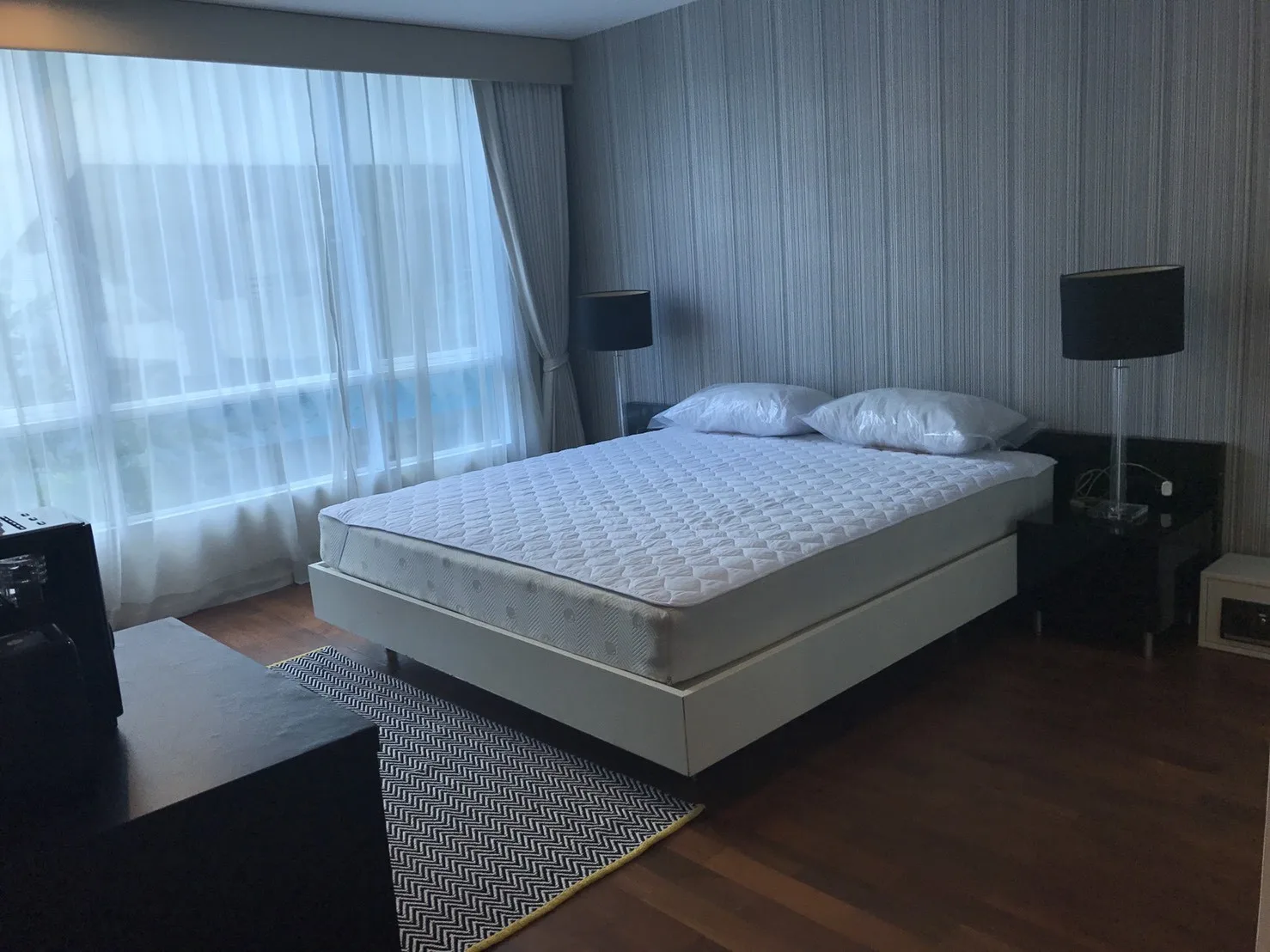 Property photos for Siri On 8