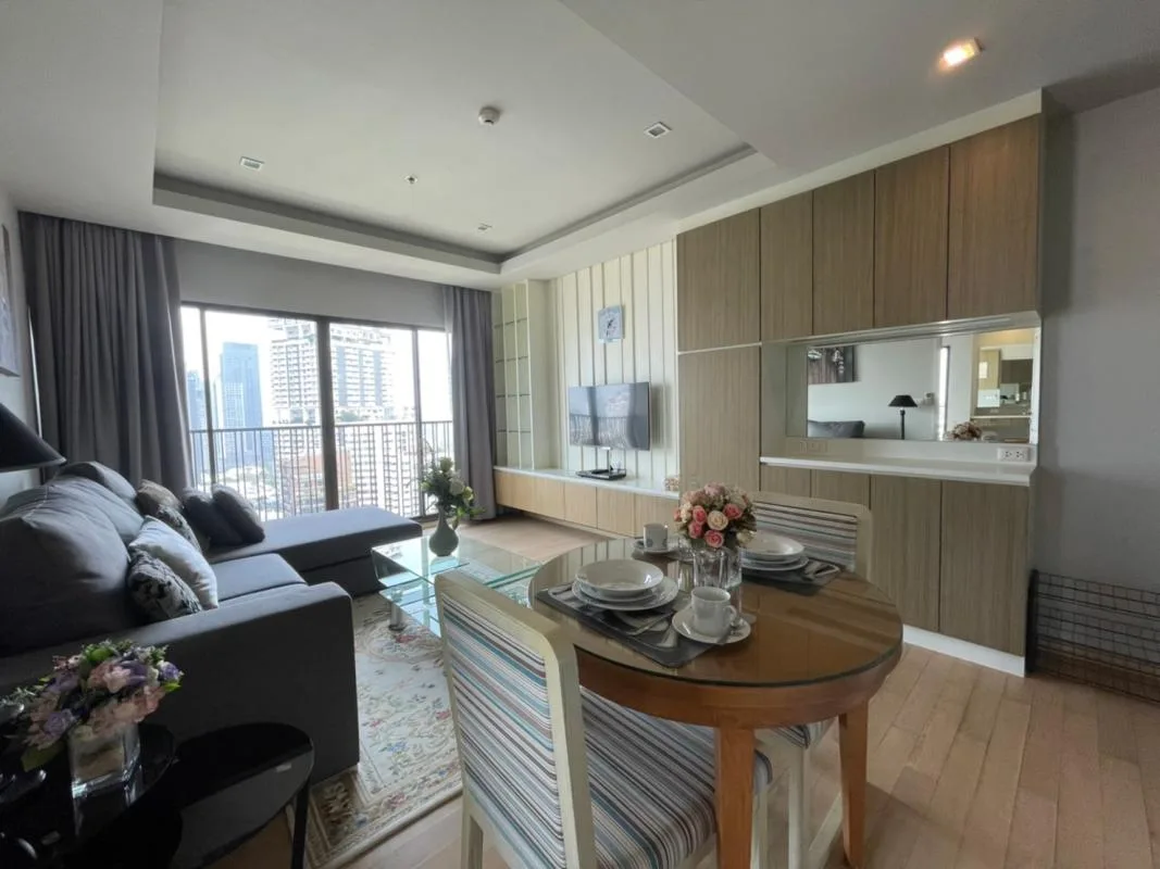 Property photos for Noble Refine