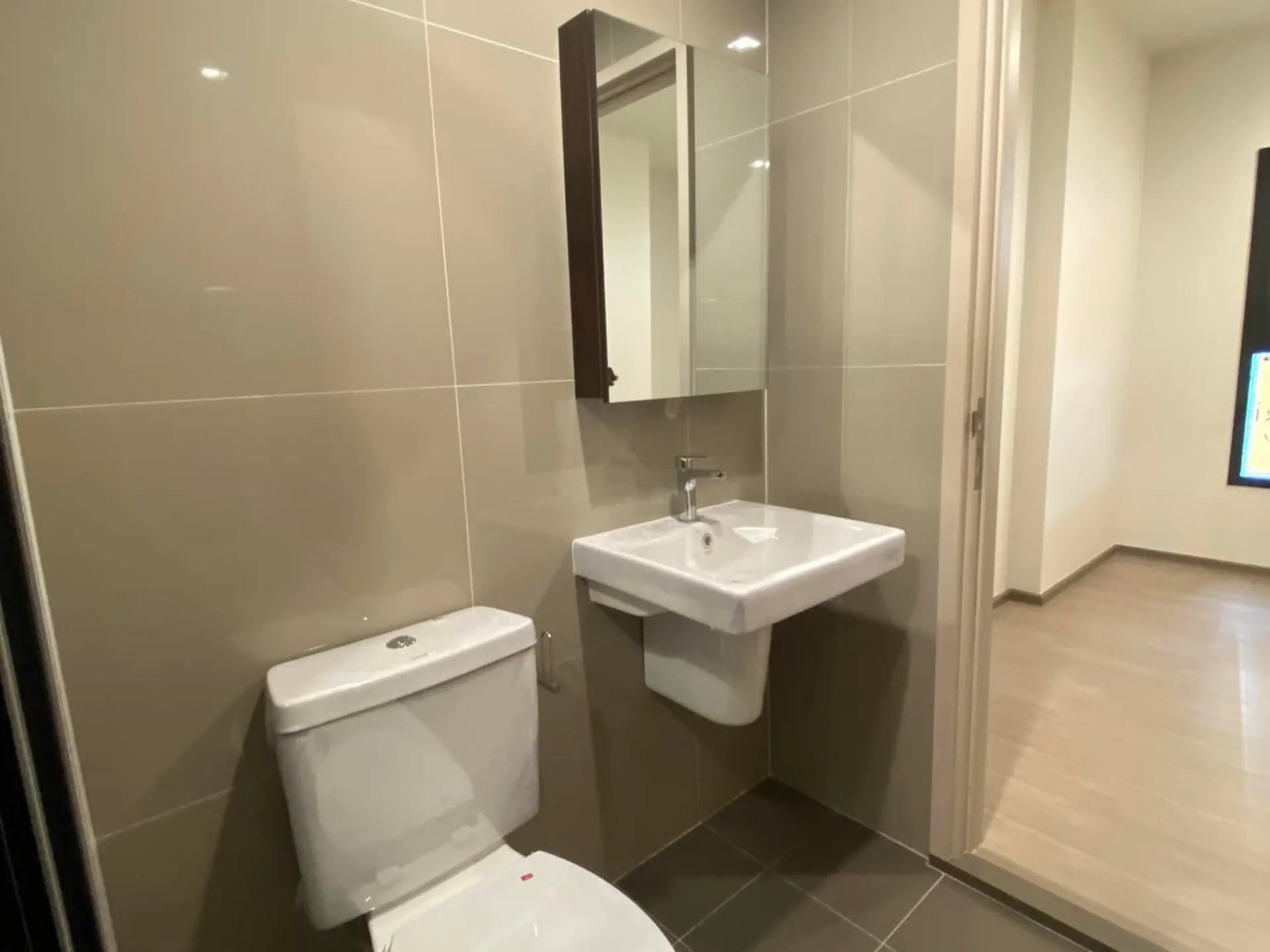 Property photos for The Base Phetchaburi-thonglor