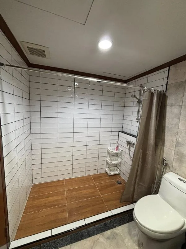 Property photos for Lake Avenue 16