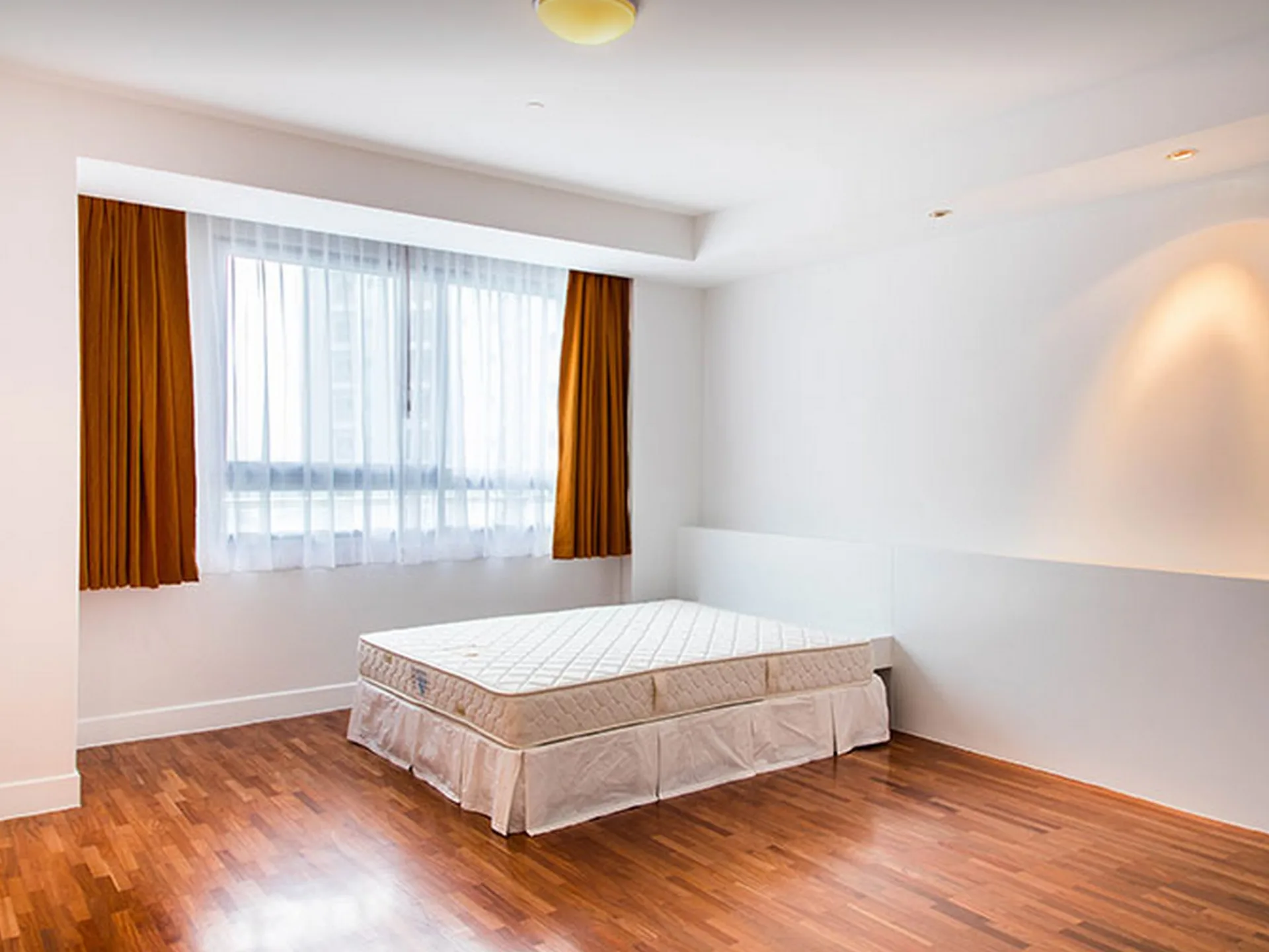 Property photos for Krungthep Thani Tower