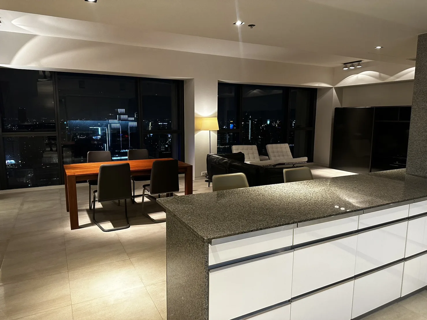 Property photos for The Met