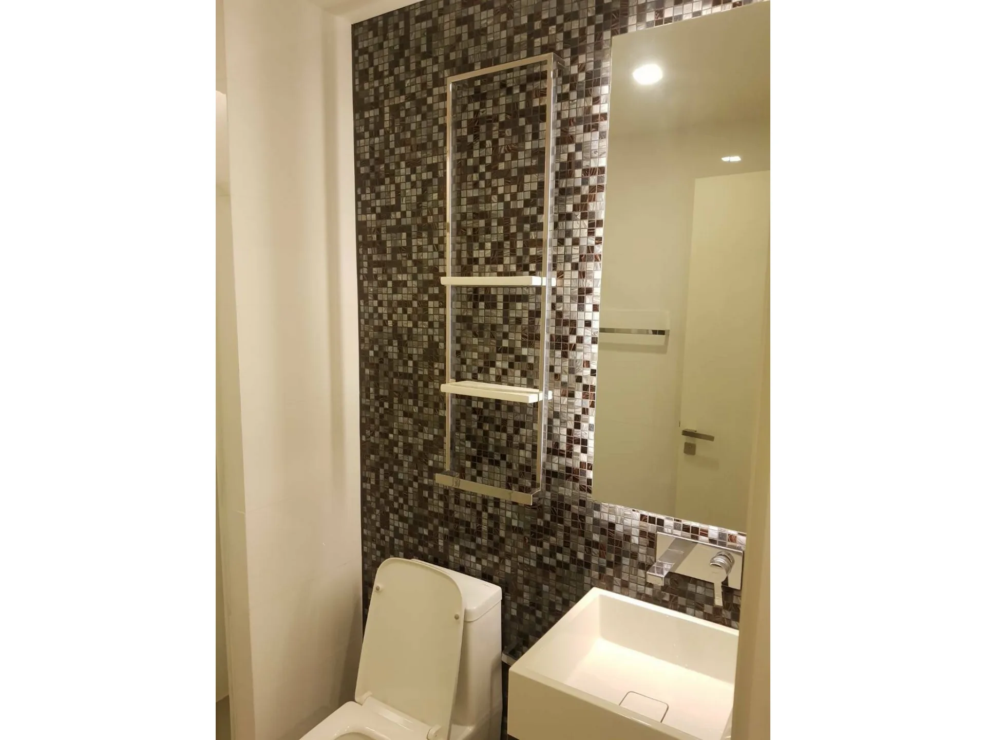 Property photos for The Room Sukhumvit 69