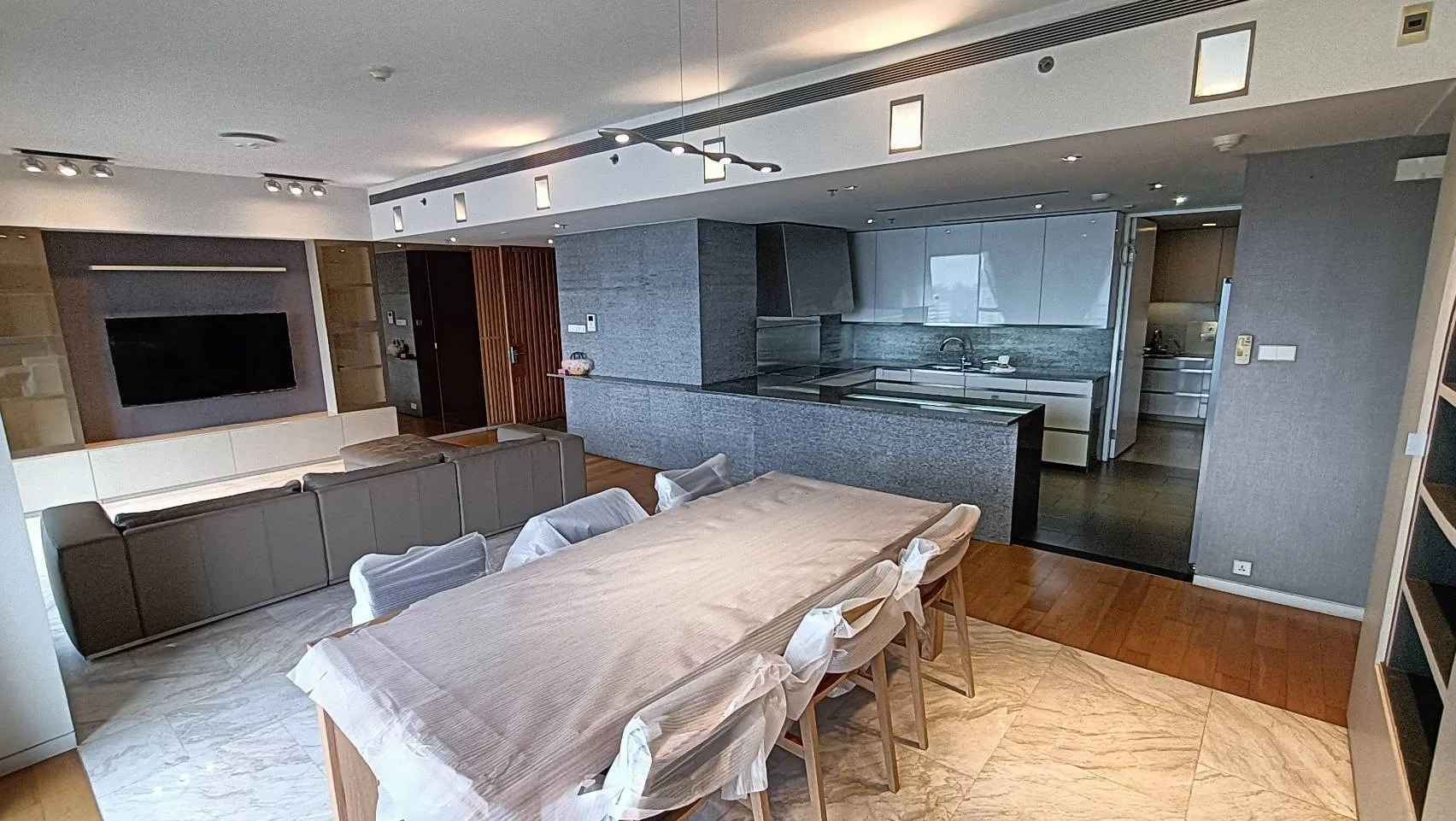 Property photos for The Met