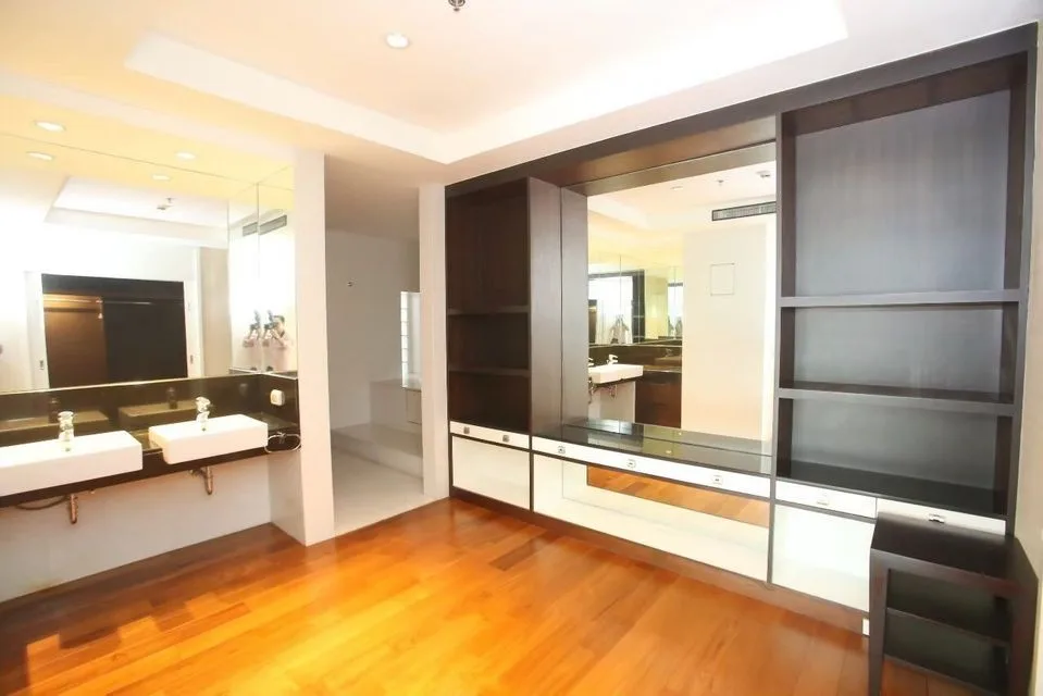 Property photos for Royal Residence Park