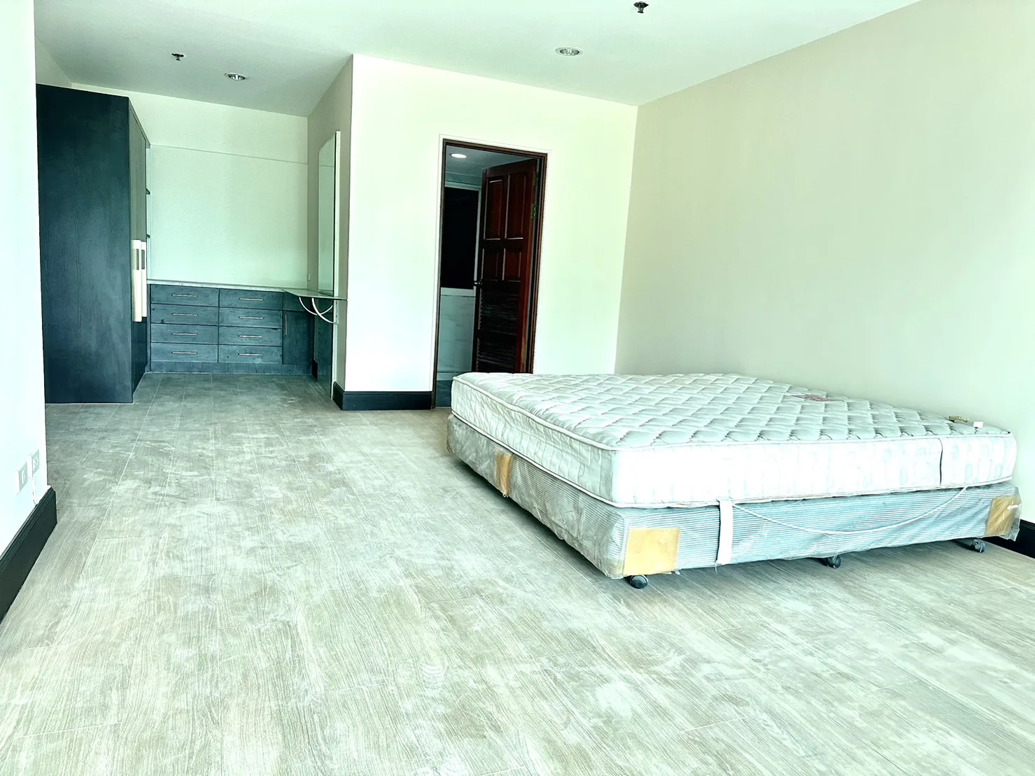 Property photos for 33 Tower