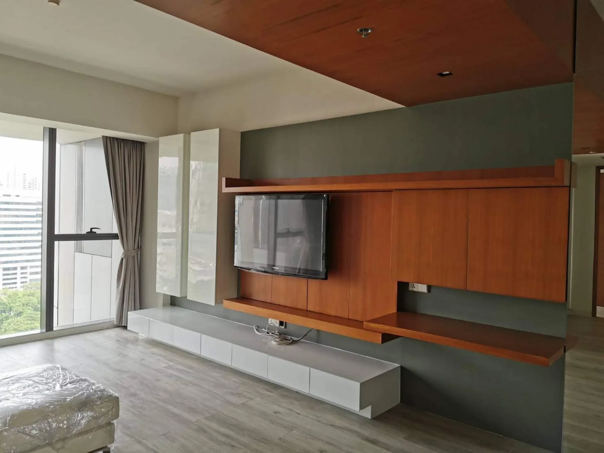 Property photos for The Met