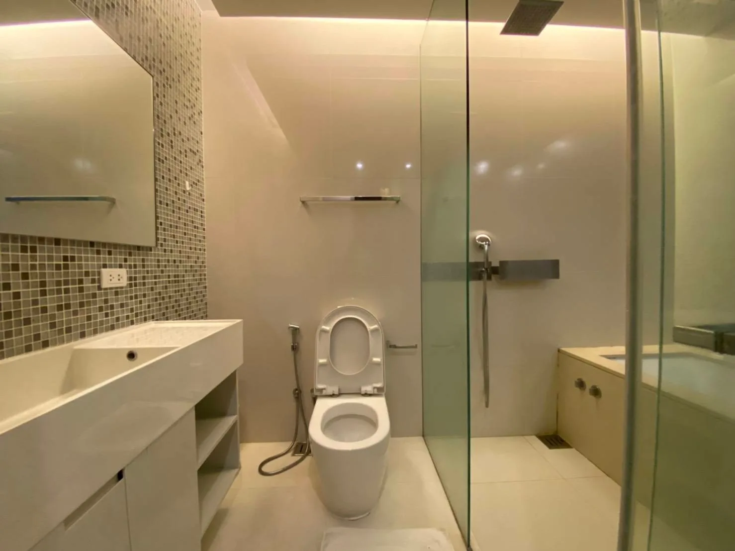 Property photos for The Room Sukhumvit 21