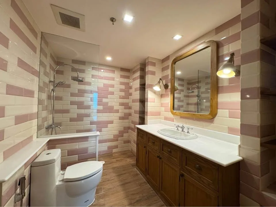 Property photos for The Legend Saladaeng