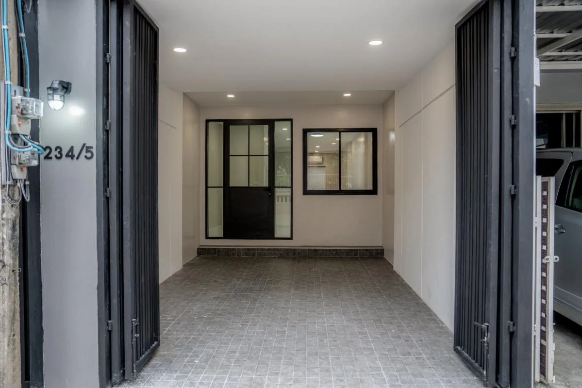 Property photos for Townhouse Soi Chaiyaphruek