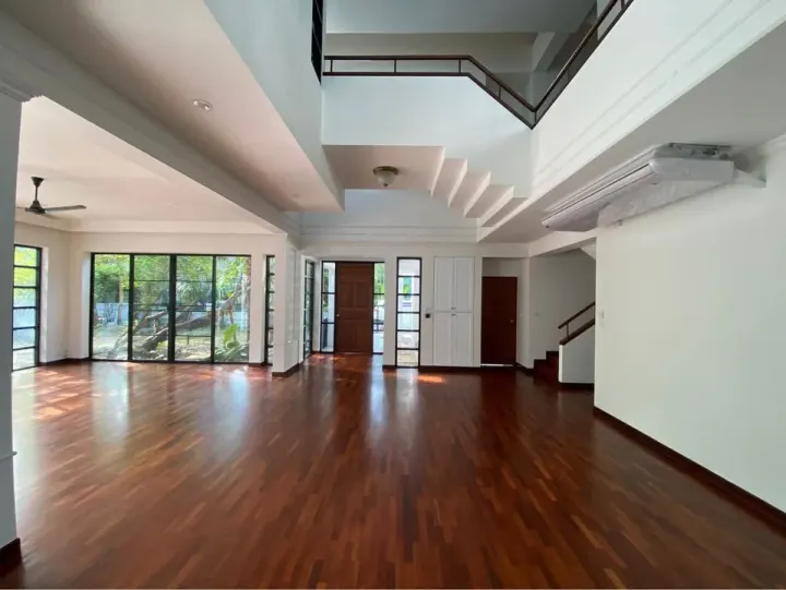 Property photos for Noble house