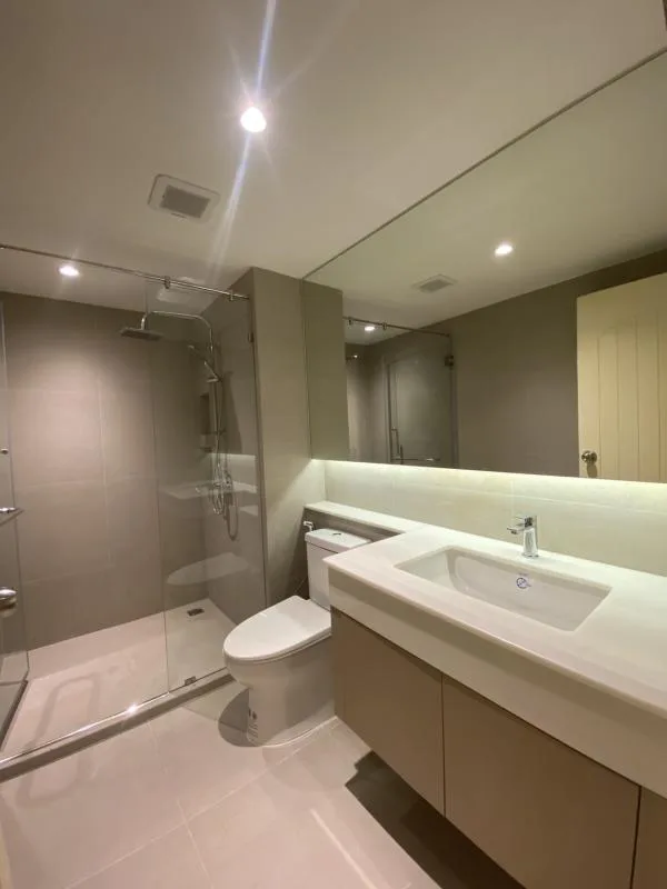 Property photos for Baxtor Paholyothin 14