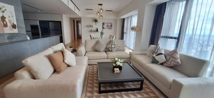 Property photos for The Met