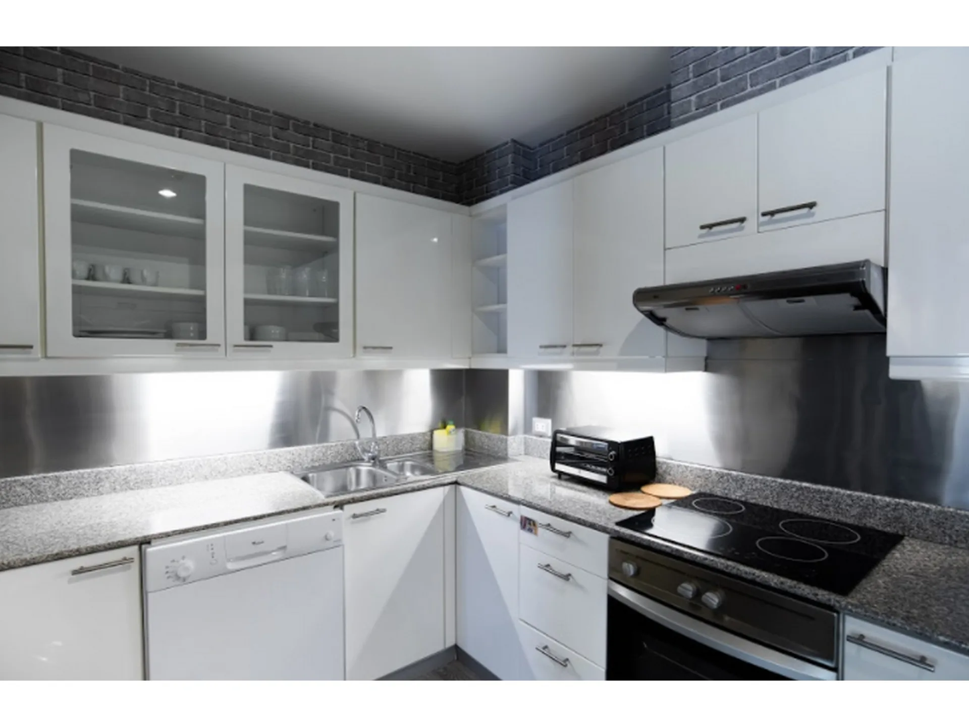 Property photos for Benviar Tonson Residence