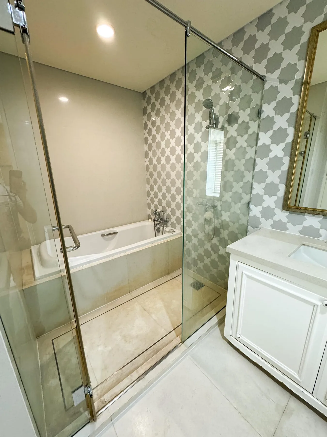 Property photos for Aguston Sukhumvit 22
