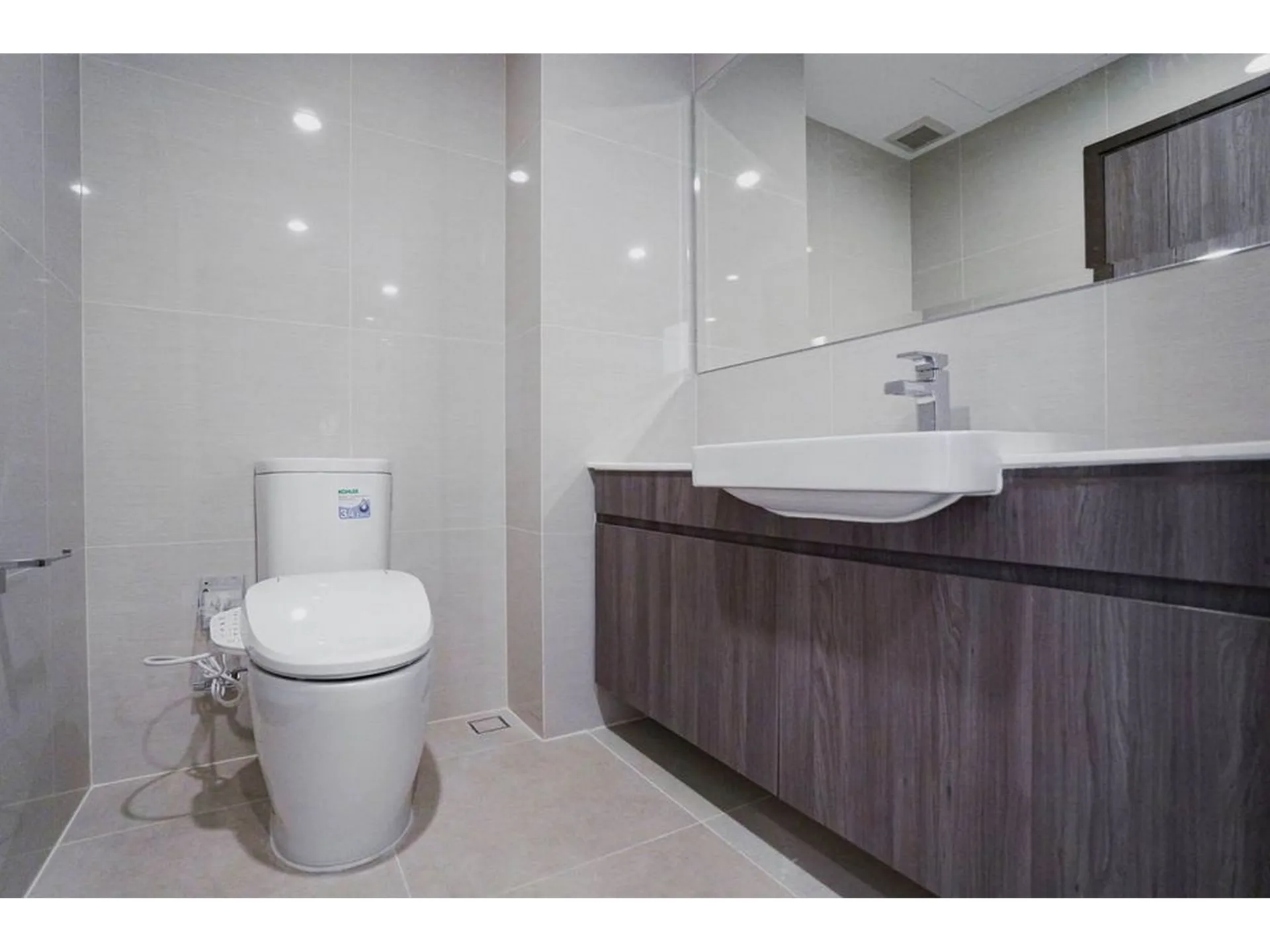 Property photos for IDEO Mobi Sukhumvit 66