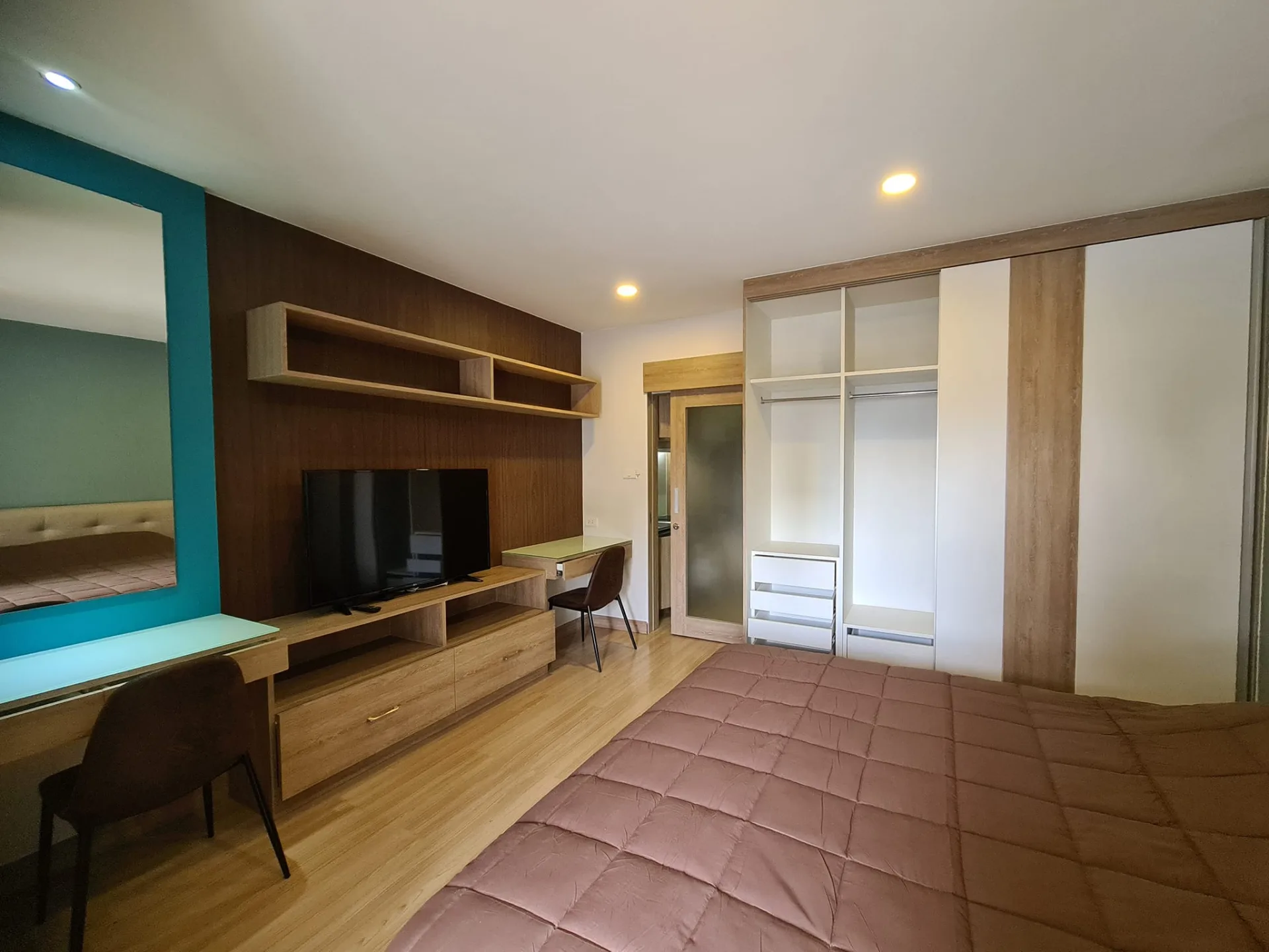 Property photos for Ratchathewi Tower