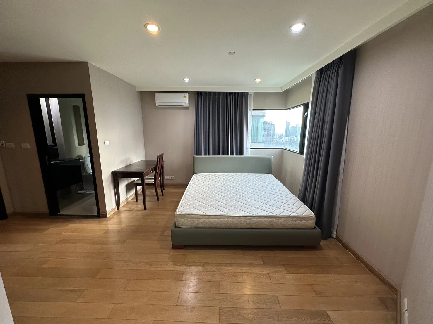 Property photos for Sathorn Gardens
