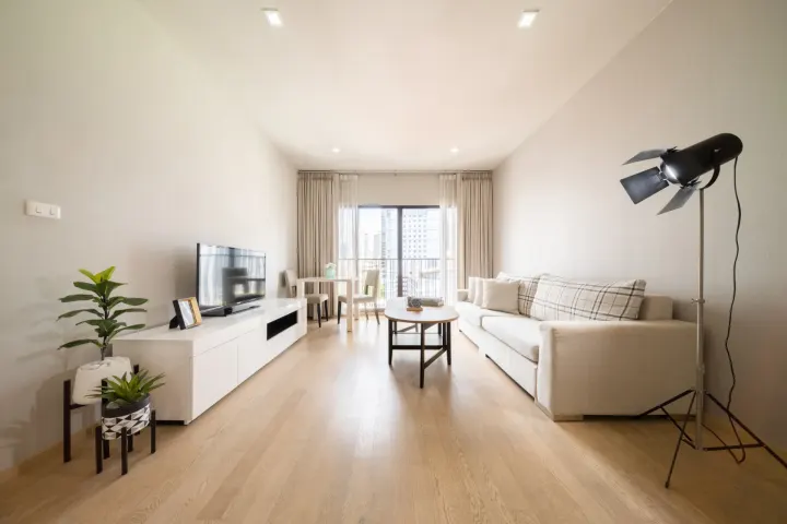 Property photos for Noble Refine
