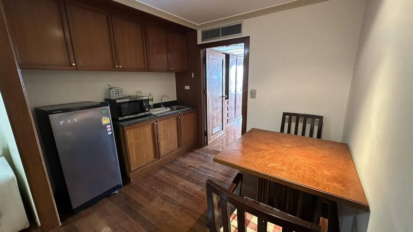 Property photos for State Tower